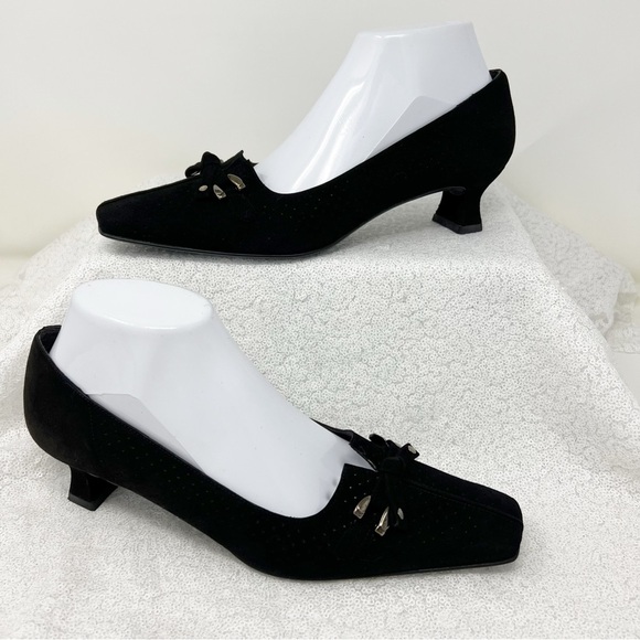 Stuart Weitzman Suede perforated kitten heel shoes size 9 women's - Picture 1 of 16